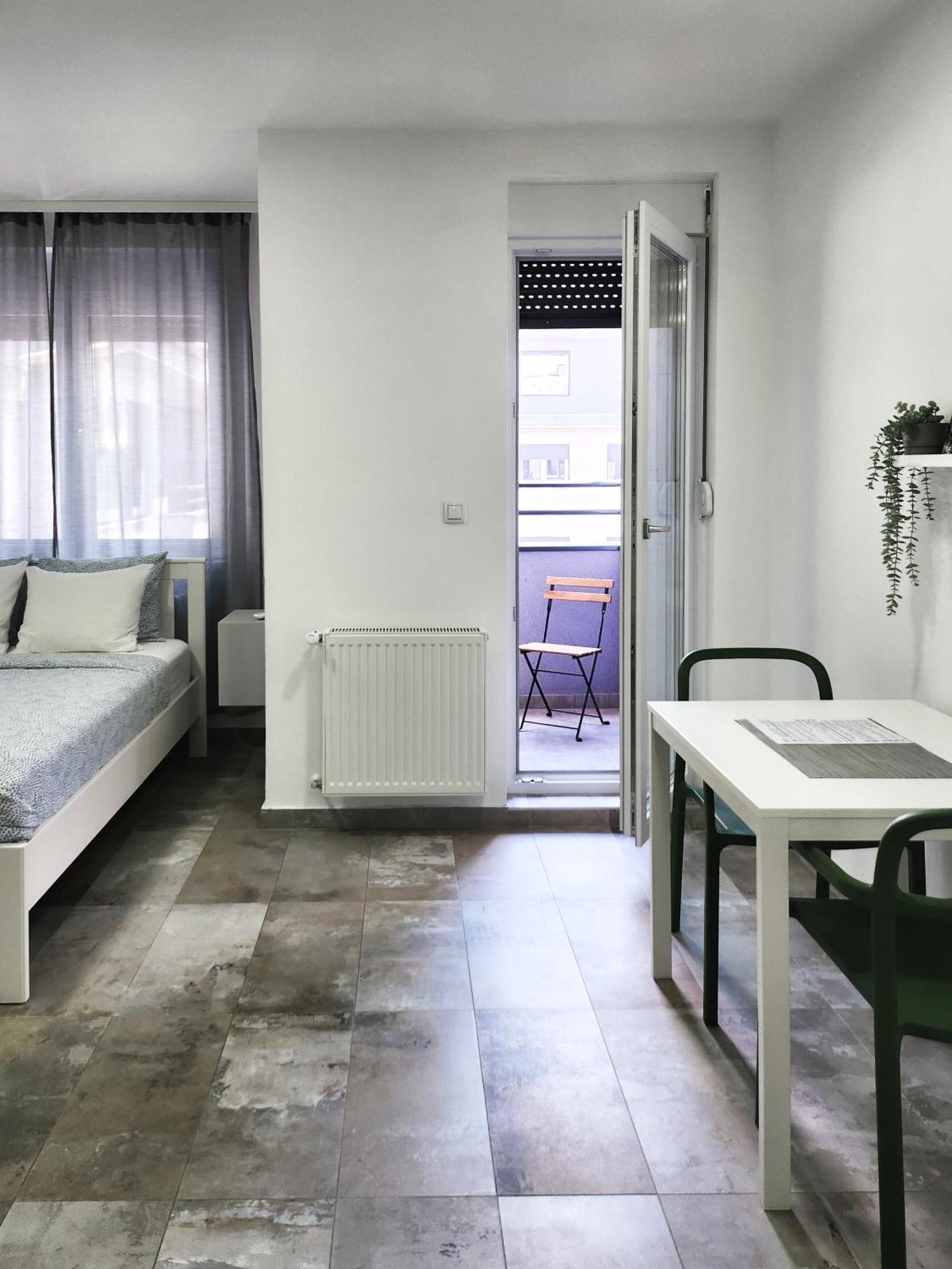 Apartamento Oota Soko With Parking Garage Kragujevac Exterior foto