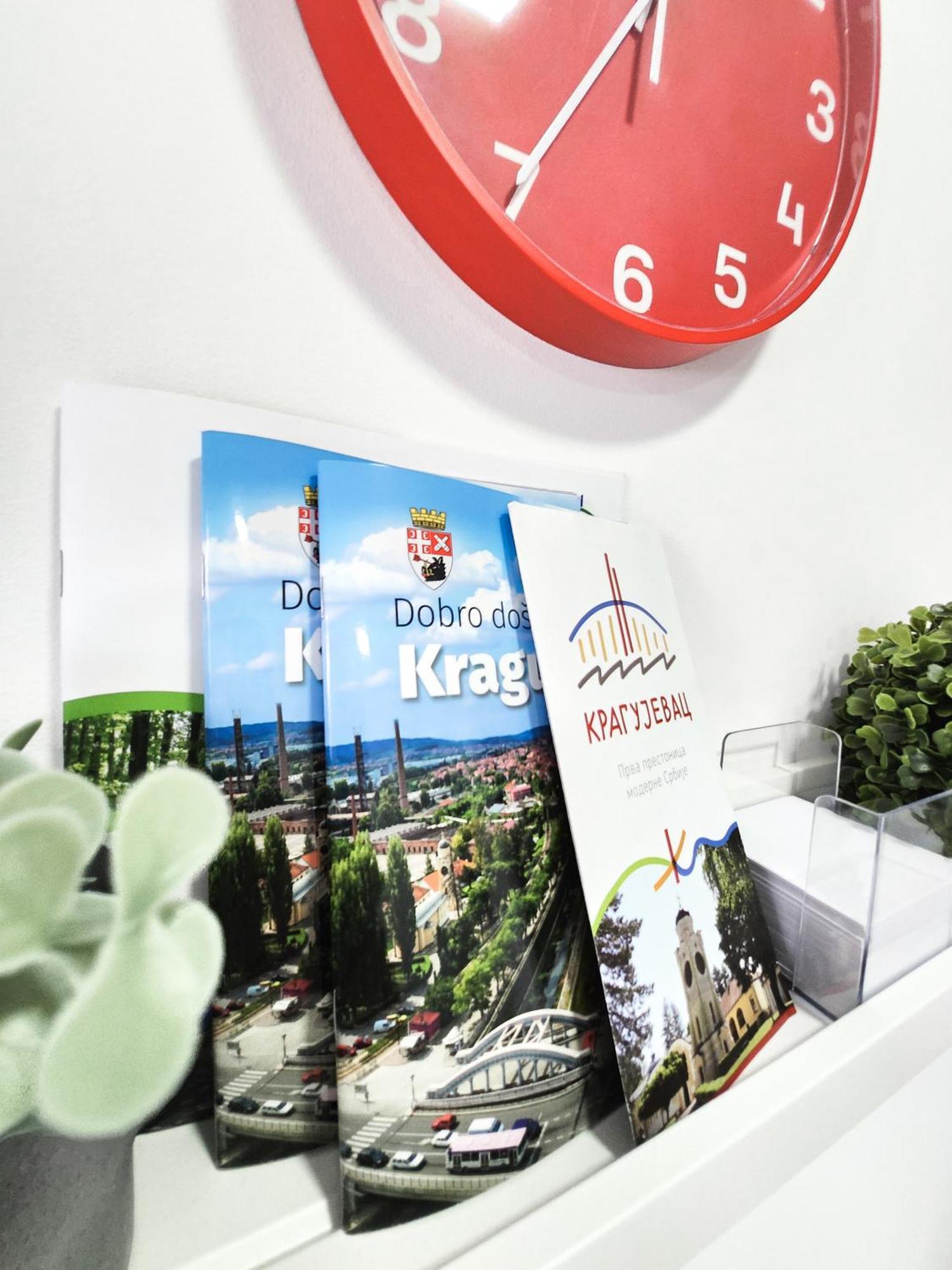 Apartamento Oota Soko With Parking Garage Kragujevac Habitación foto