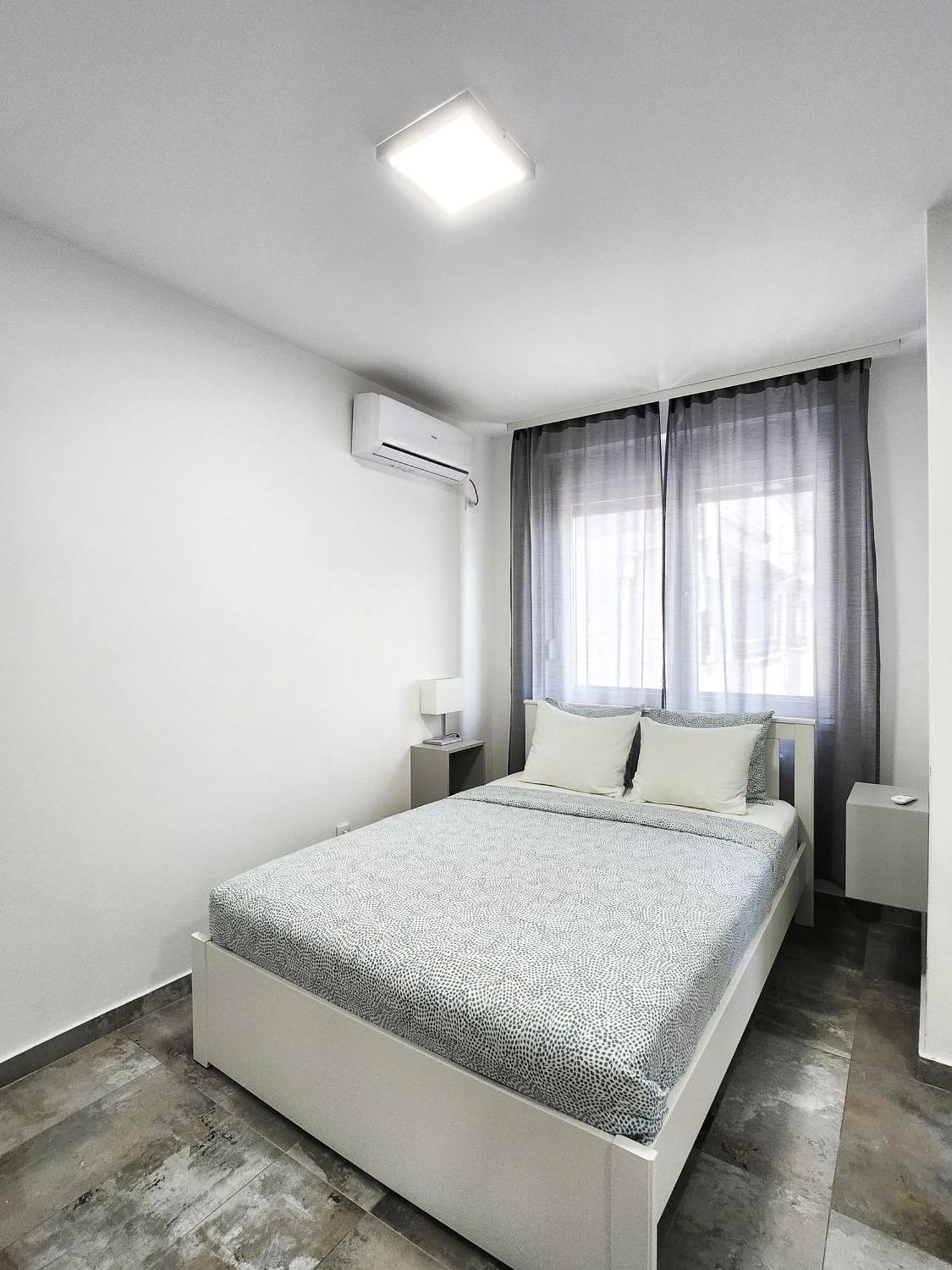 Apartamento Oota Soko With Parking Garage Kragujevac Habitación foto