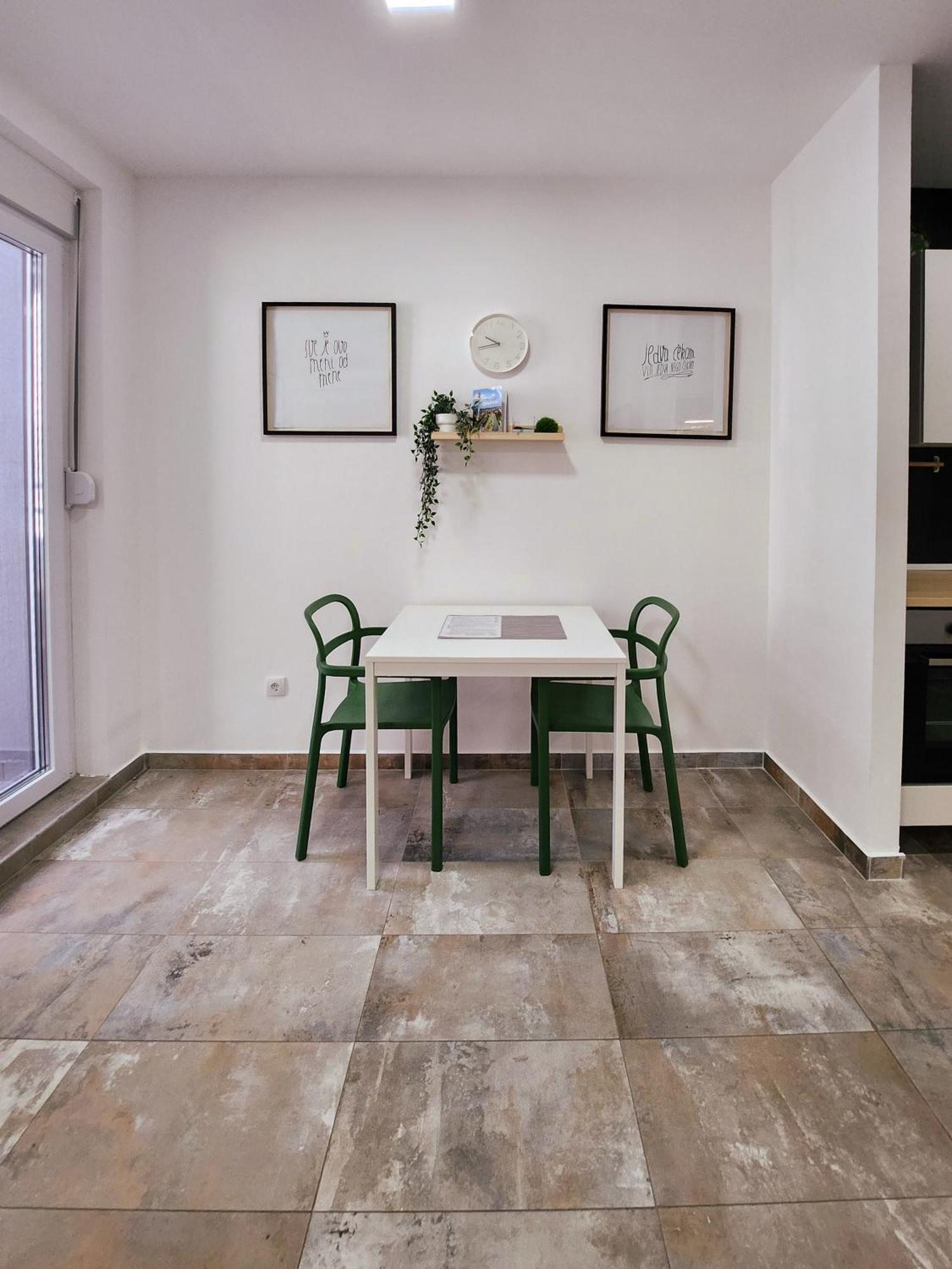 Apartamento Oota Soko With Parking Garage Kragujevac Exterior foto